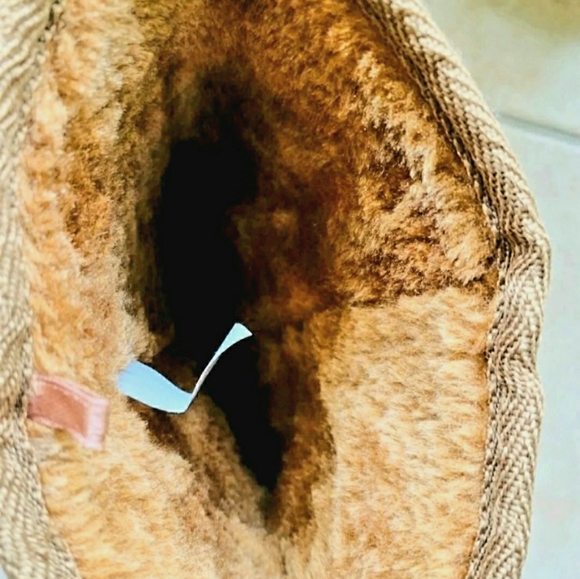 ***SOLD*** NWOB* Rose Gold Heel Cozy Boots - Picture 5 of 6